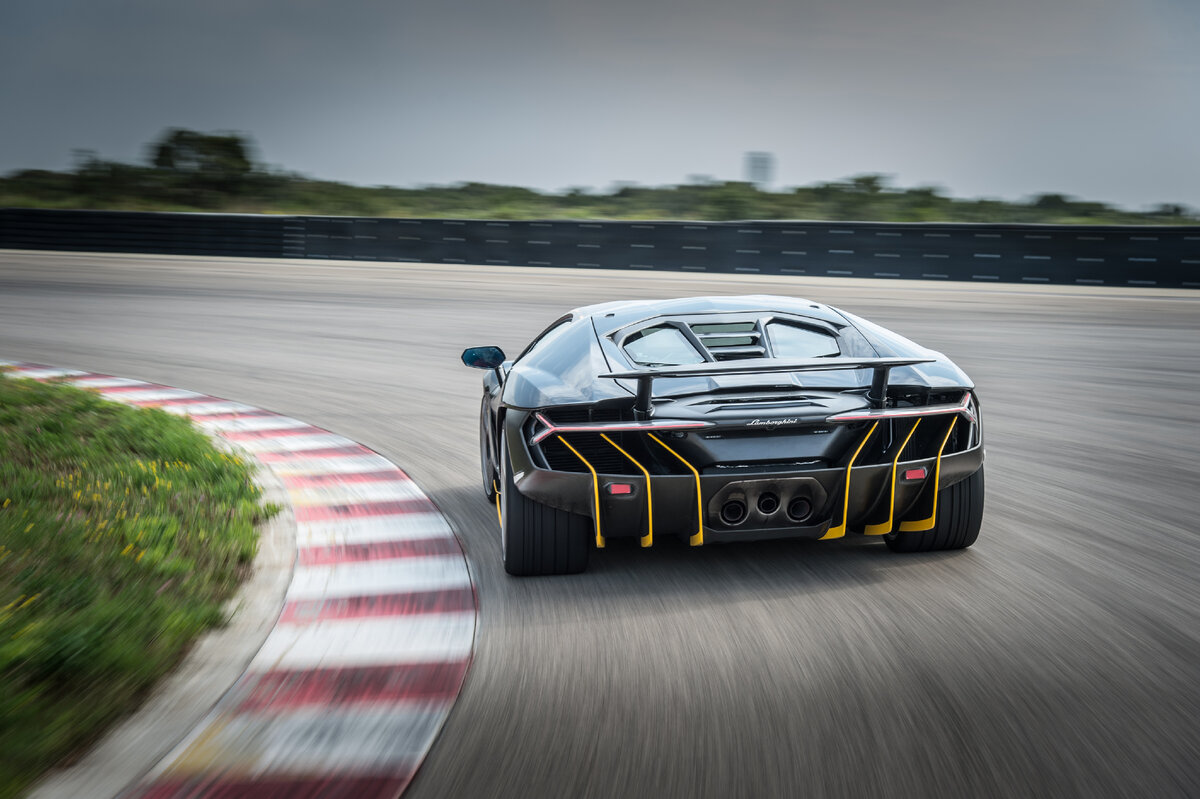 Спорткар Lamborghini Centenario