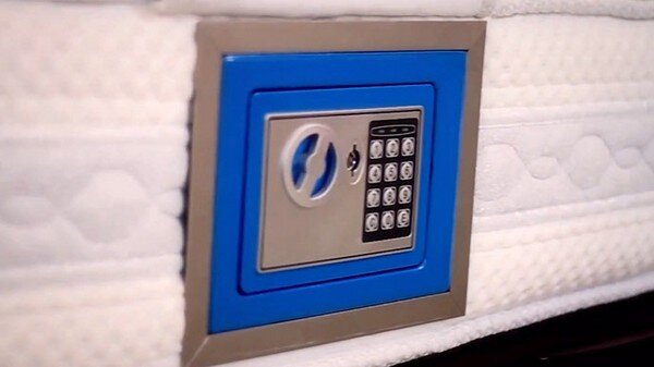 Сейф, вмонтированный в матрас