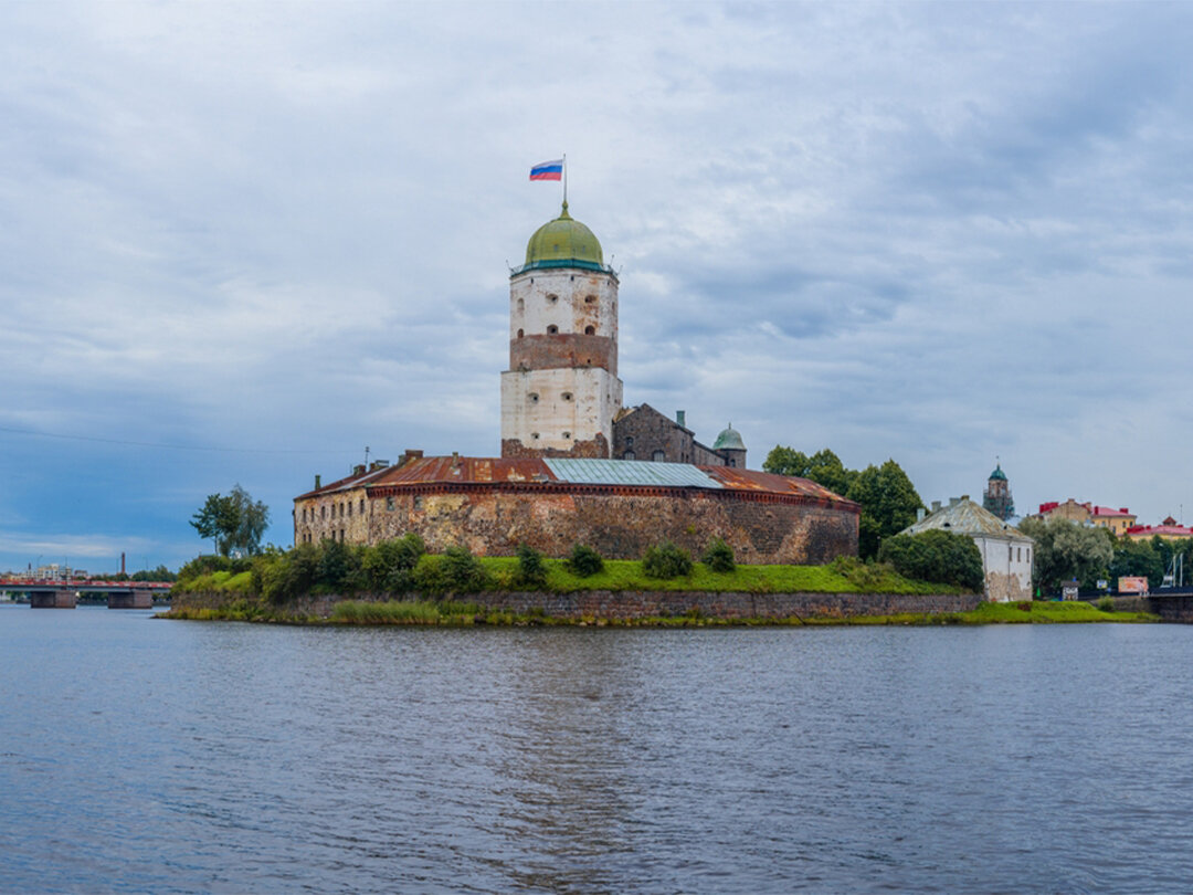 Час пути от Санкт-Петербурга — и вы в другой исторической эпохе Если хочется познакомиться с западноевропейской средневековой архитектурой, не нужно далеко ехать.-2