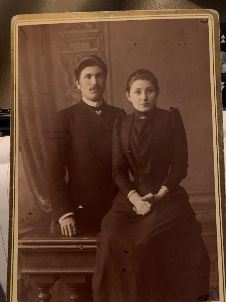 Отец Василий с супругой, фото из личного архива автора.