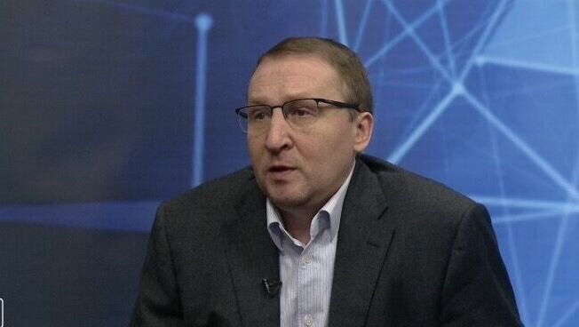     Валюта за 100 или 85? Что может ждать курс доллара к рублю в ближайшее время, есть ли еще шанс запастись валютой, какому проценту россиян это теперь под силу и почему в экономической статистике совсем все не так, как кажется - в интервью «Новым Известиям» рассказал экономист Константин Селянин.