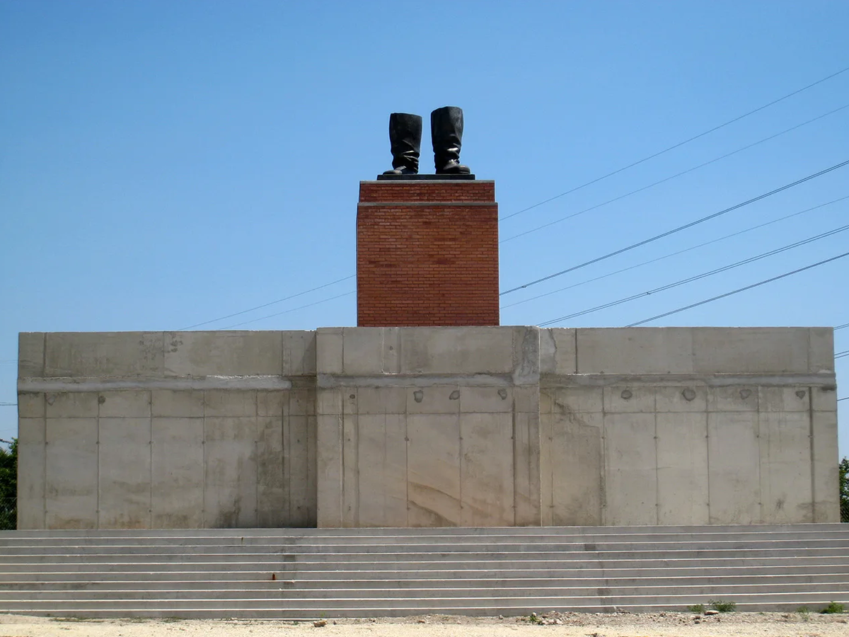 Памятник Сталину в Будапеште и что от него осталось