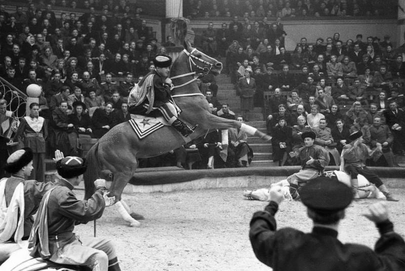 Выступают артисты М.Н. Туганова. Источник: открытый доступ