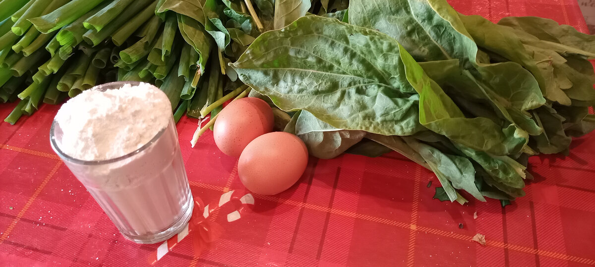 Сегодня вечером к чаю у нас будет пирог со щавелем.