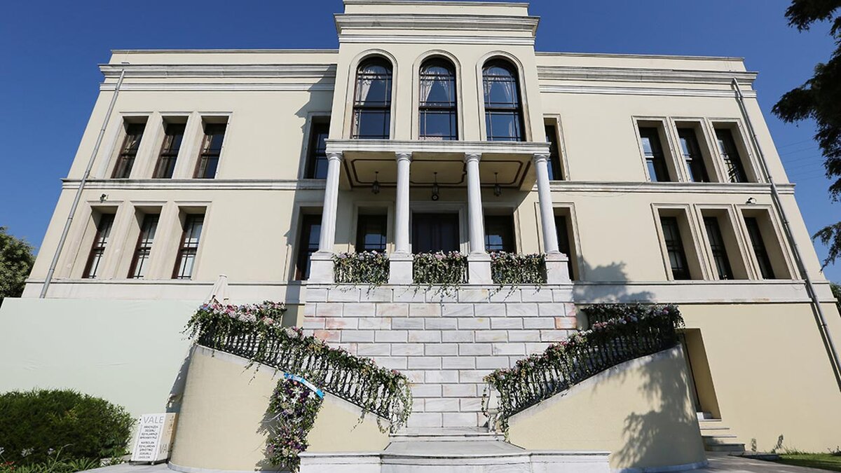 Adile Sultan Sarayı. Фото https://www.adilesultan.com/