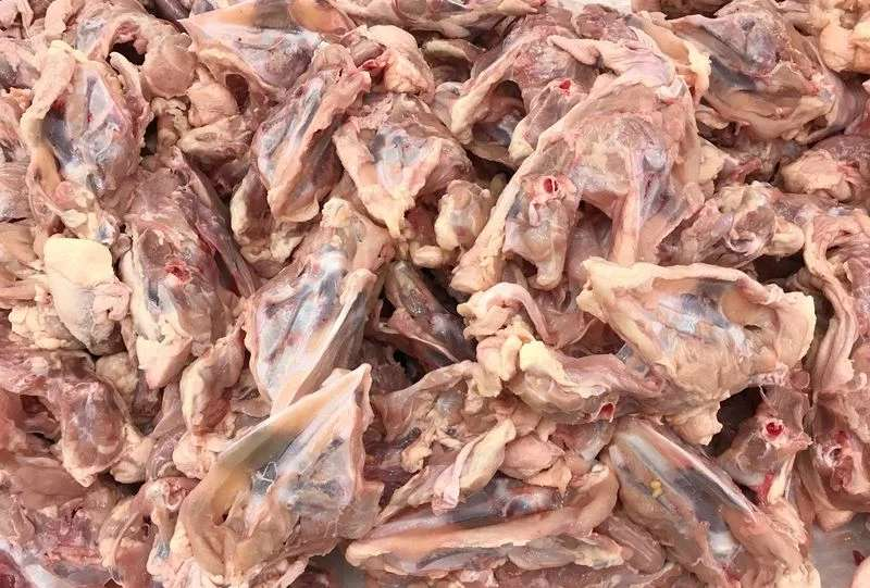 Одна из составных частей мяса курицы механической обвалки.