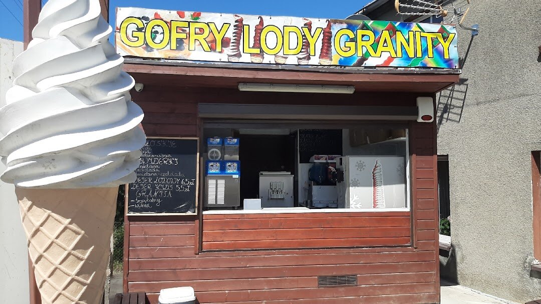 картинка из инернета: так как не сфотографировала, то пришлось искать, картинка была подписана "будка с лодами". Вот такой киосочек)