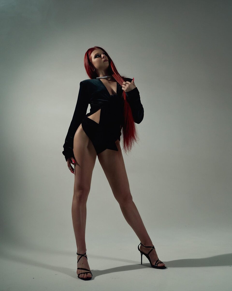    Александра Трусова в черном произвела фурорСоцсети Александры Трусовой