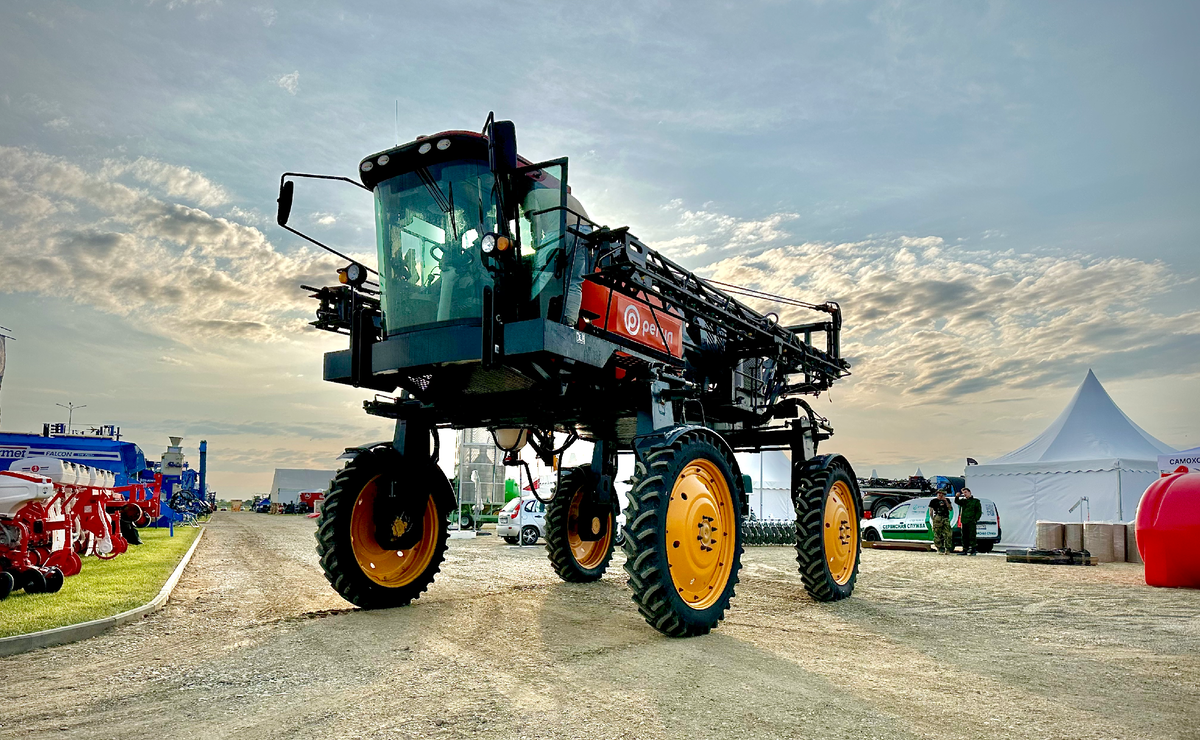 Самоходный опрыскиватель Регул 4000-240 на выставке Золотая Нива 2023
