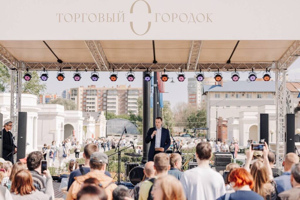 Концерт в торговом городке. Концерт в торговом городке. Торговый городок рязань 2023. Концерт в торговом городке. Концерт в торговом городке.