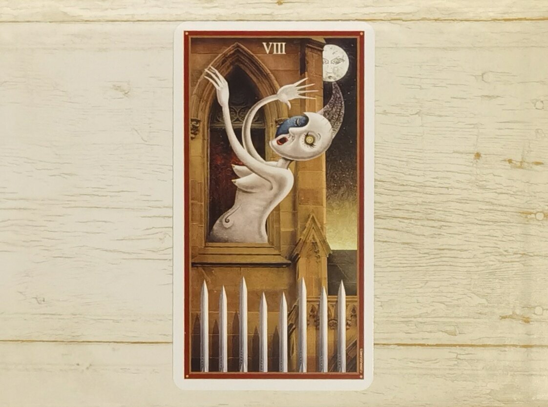 Аркан "8 Мечей". "Таро Безумной луны".