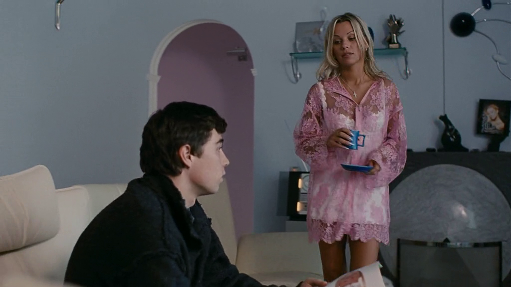 Кадр из фильма "Брат 2" (2000)