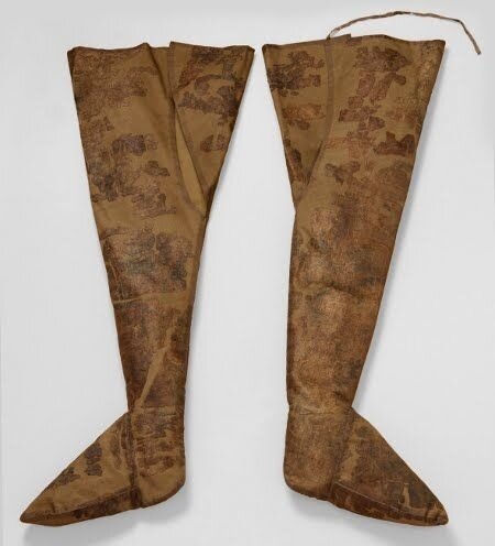 Чулки из шёлка ГенрихаIII императора Священной Римской Империи.1056г 