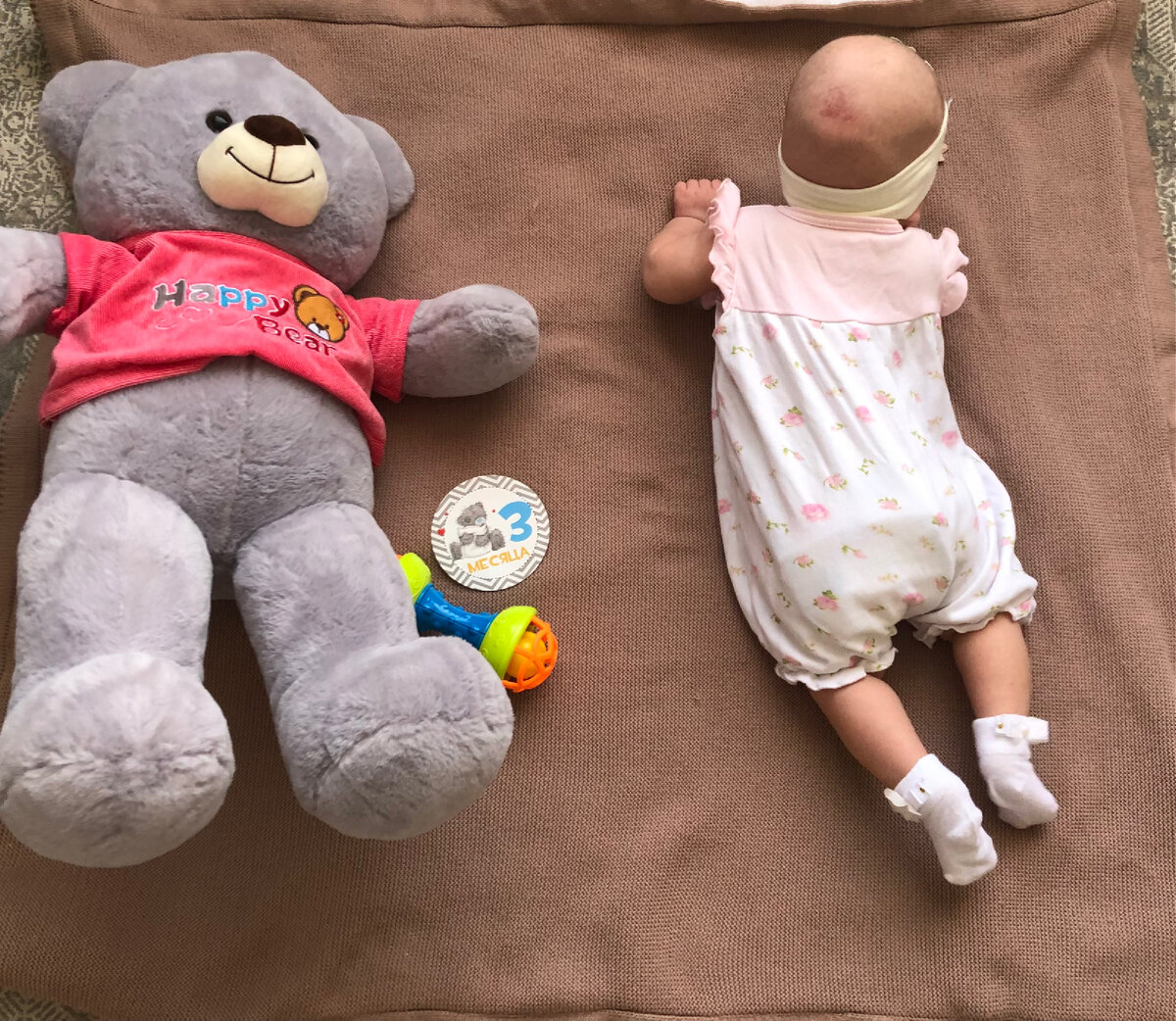 Ежемесячная фотосессия с мишкой