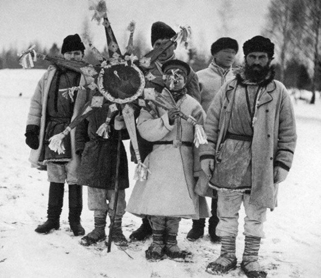 Крестьяне Горецкого уезда Могилевской губернии в Рождество (1903 г.). Открытые источники сети Интернет