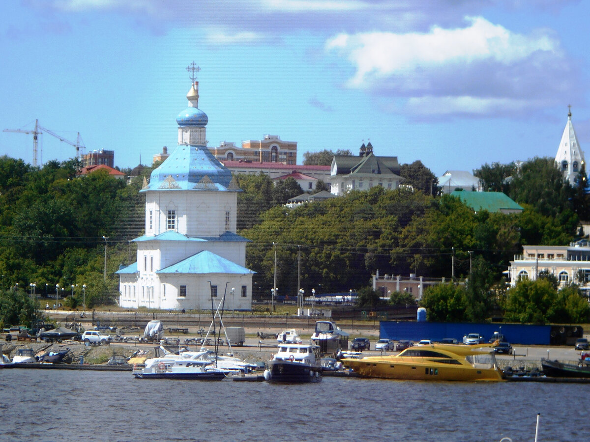 Успенская церковь (листайте галерею)