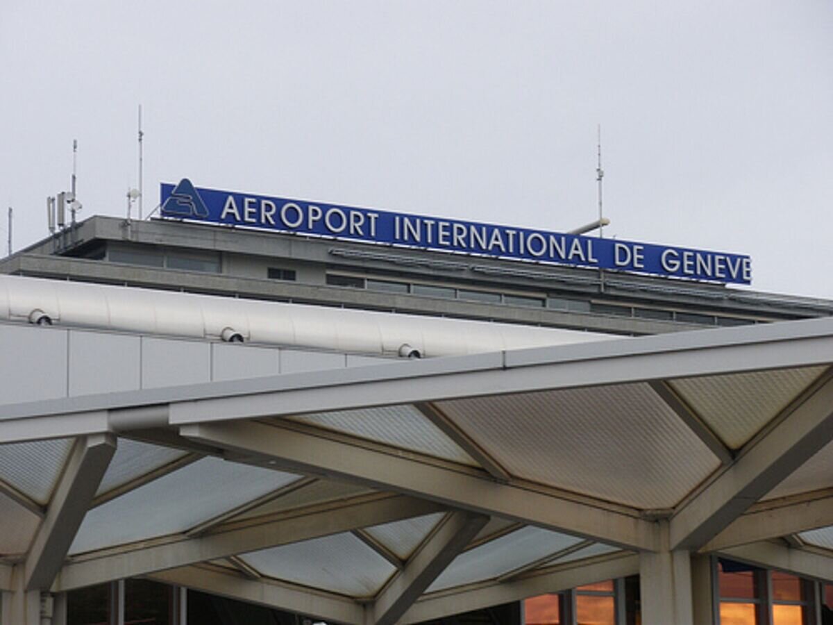    Международный аэропорт Женевы© Flickr / UggBoy