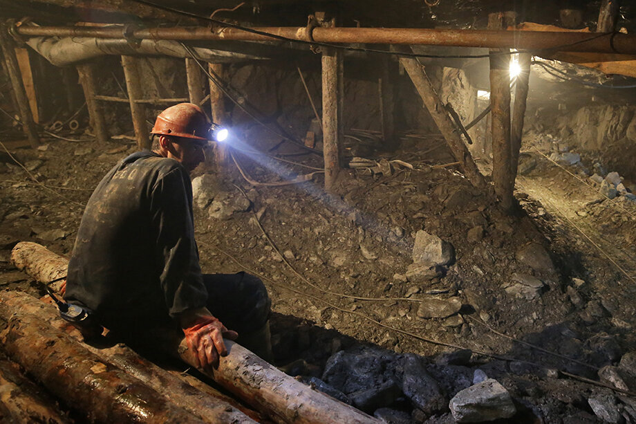 Добыча изумрудов на Малышевском месторождении в Свердловской области. Фото: Донат Сорокин/ТАСС