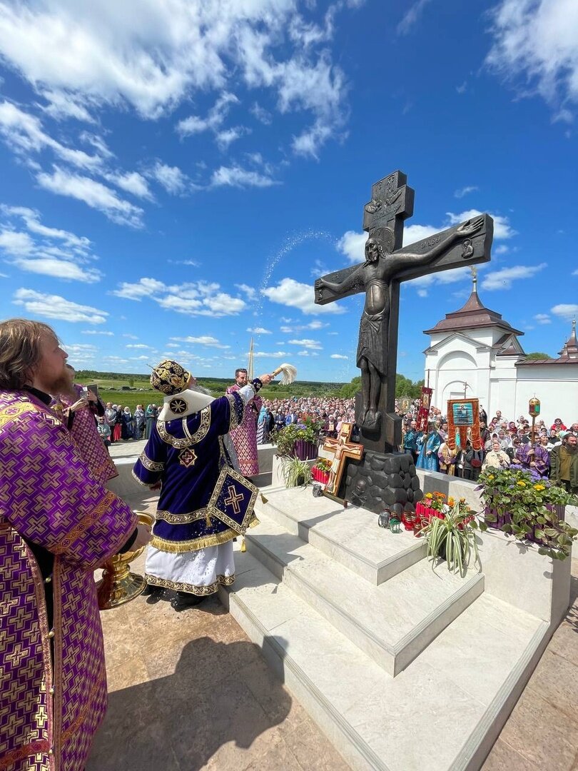 Погост крест монастырь животворящего