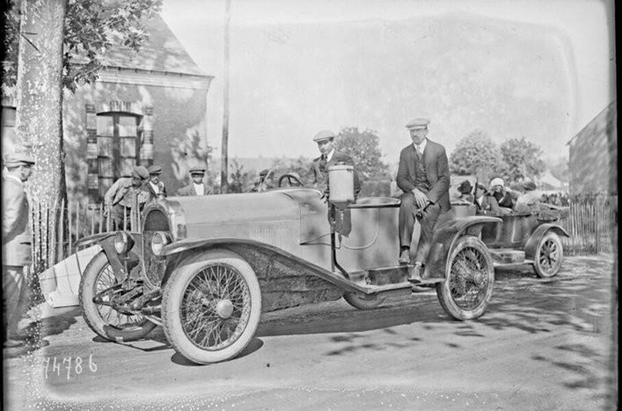    Chenard-Walcker на Ле-Мане 1923 года   
Agence Rol. Agence photographique, Public domain, via Wikimedia Commons