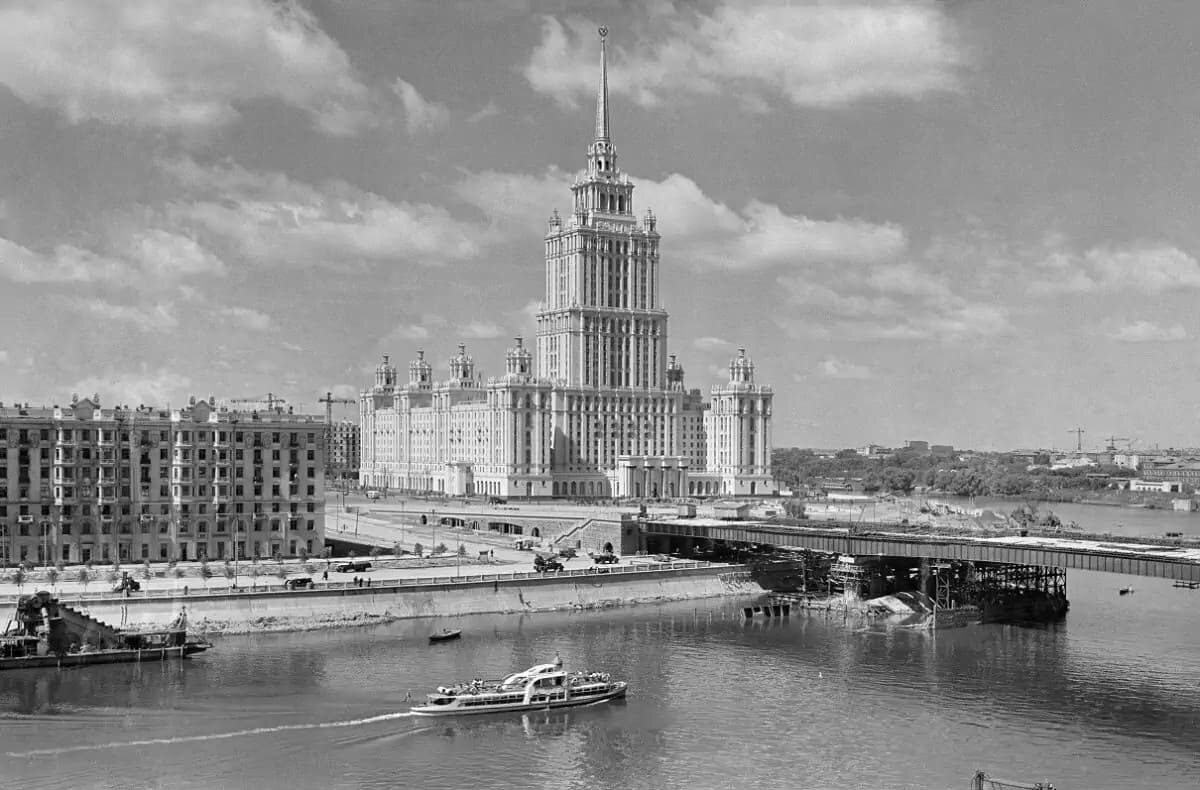 В МГУ им Ломоносова СССР