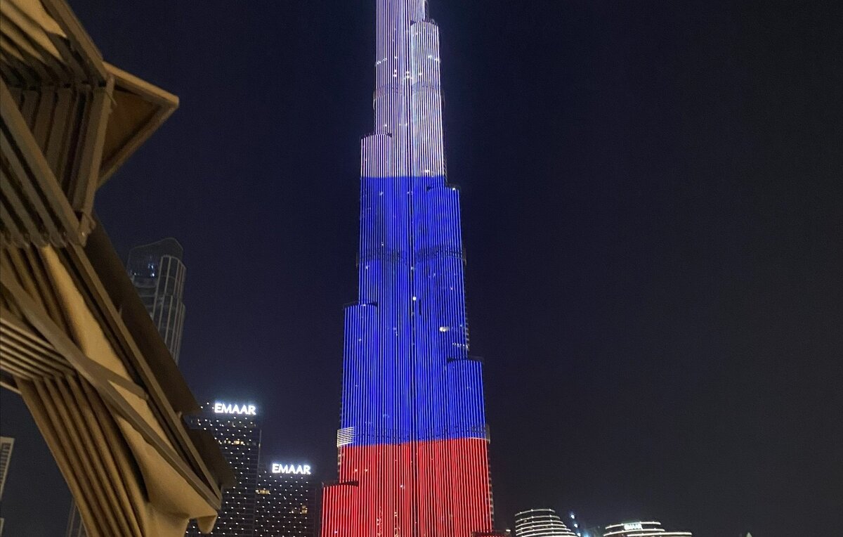 Бурдж халифа триколор. Башня Халифа в Дубае. Бурдж Халифа 2023. Дубай башня Бурдж Халифа Россия. Бурдж Халифа подсвечена российским флагом.