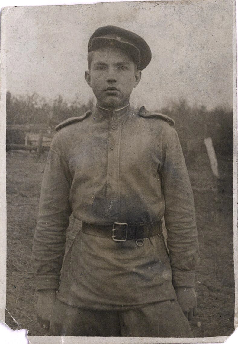 Нарышкин Анатолий. Фотография сделана 26.12.1944 г. в Советской Эстонии.