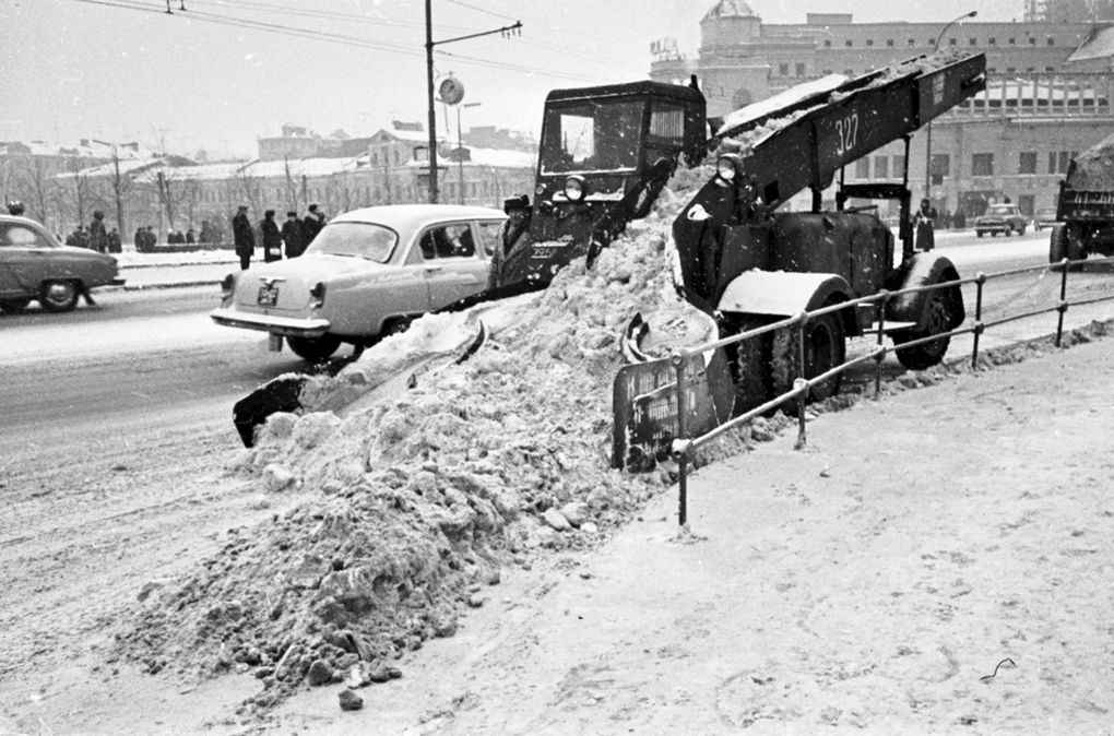 Снегоуборочная техника на улицах городов СССР