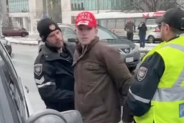 Подростку 16 лет, Джош Александер