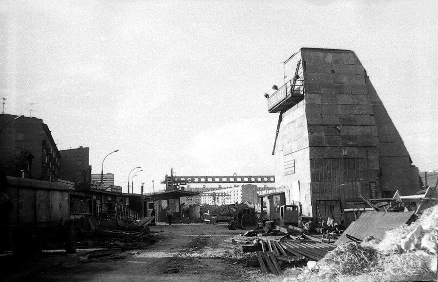 Строительство станции "Сходненская", 1974. Фото В. Кузнецова, отсюда: https://russos.livejournal.com
