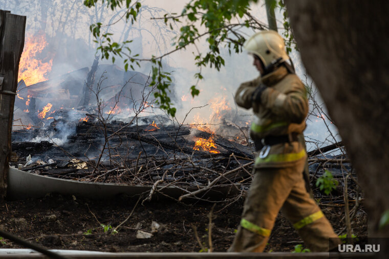    У одной из участниц конфликт сгорел дом и дворовые постройки, а у второй — баня