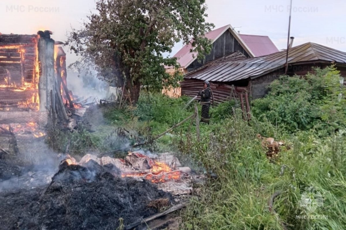    В Юрьев-Польском районе из-за старого холодильника сгорели 3 дома и машина