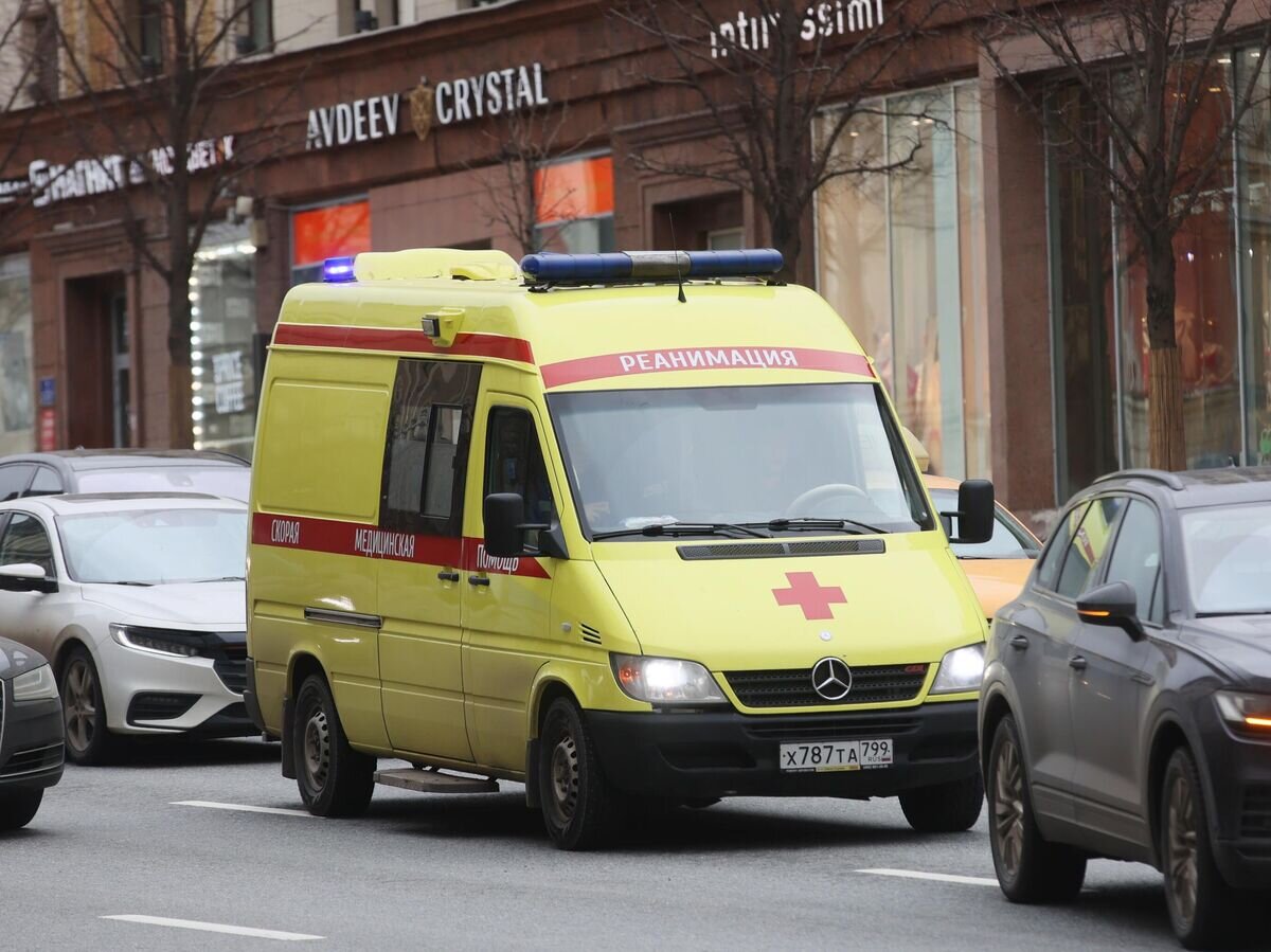   Автомобиль реанимации на улице в Москве© РИА Новости / Виталий Белоусов