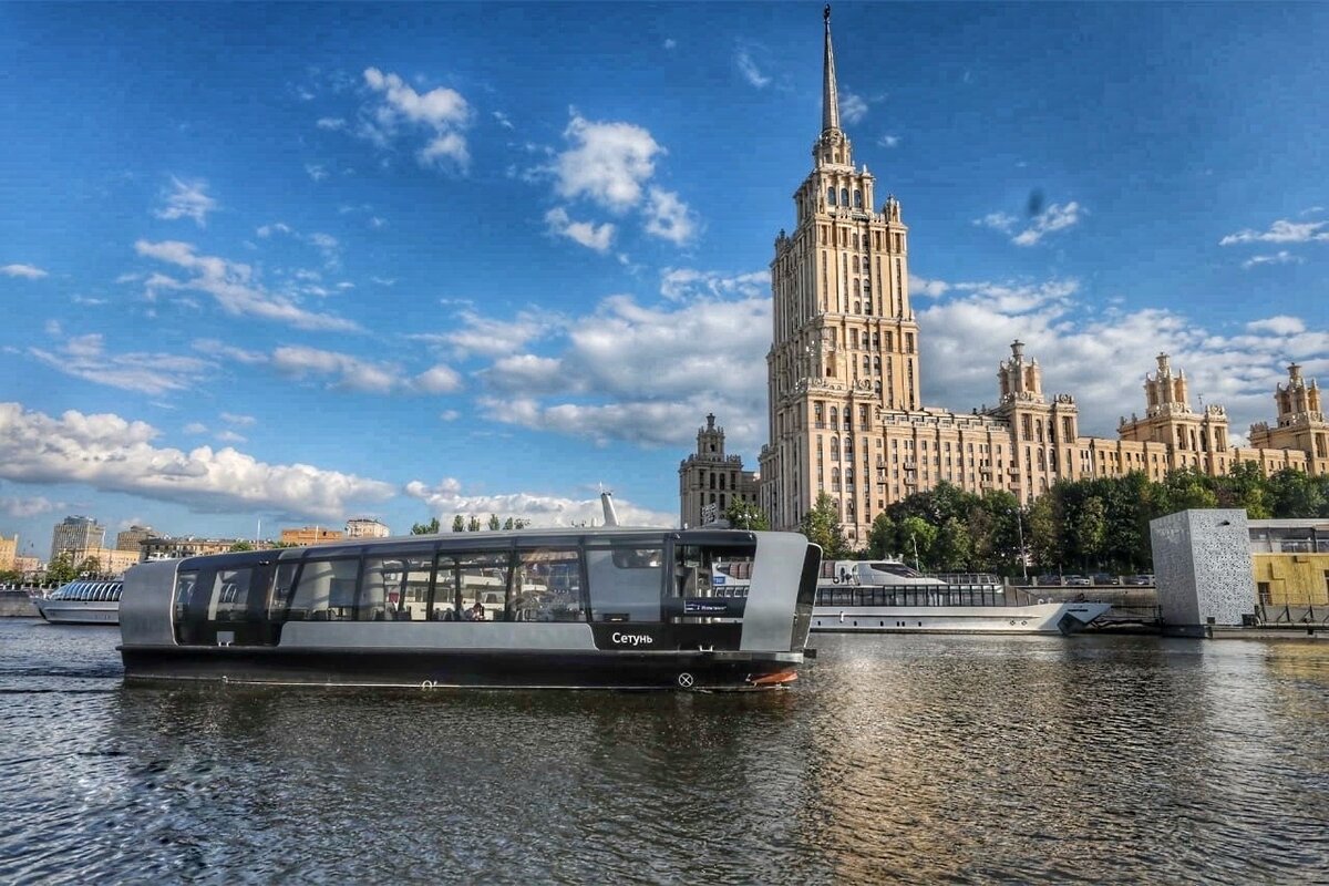 Электросудно на Москве реке