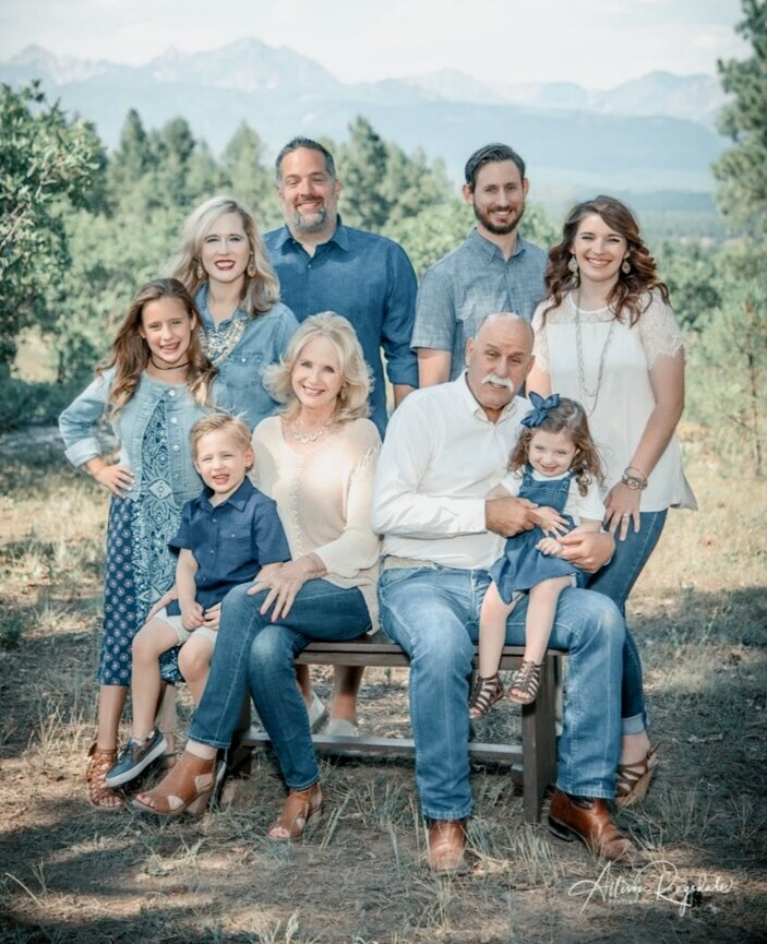 Аленка и Максим со своими семьями