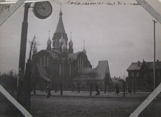 Материал, техника: картон серого цвета, желатино-серебряный отпечаток
Размер:12,8х17,8 см; 18х31,5 см Номер в Госкаталоге:43379552
Номер по КП (ГИК):ГИМ 79541/5915 Инвентарный номер: ИА 1009/198