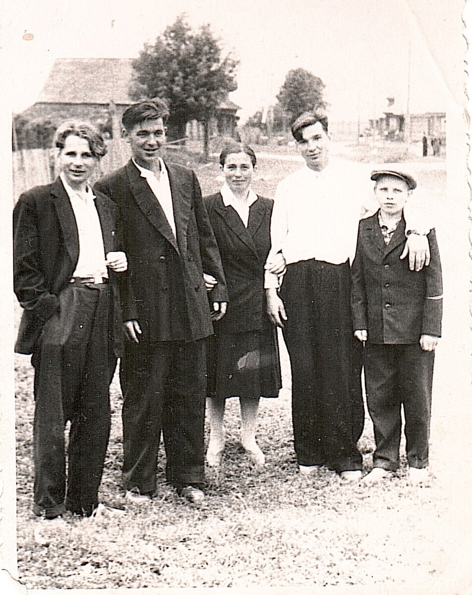 Утро Троицына дня в д.Лисино. Фото из архива С.Шальнова 