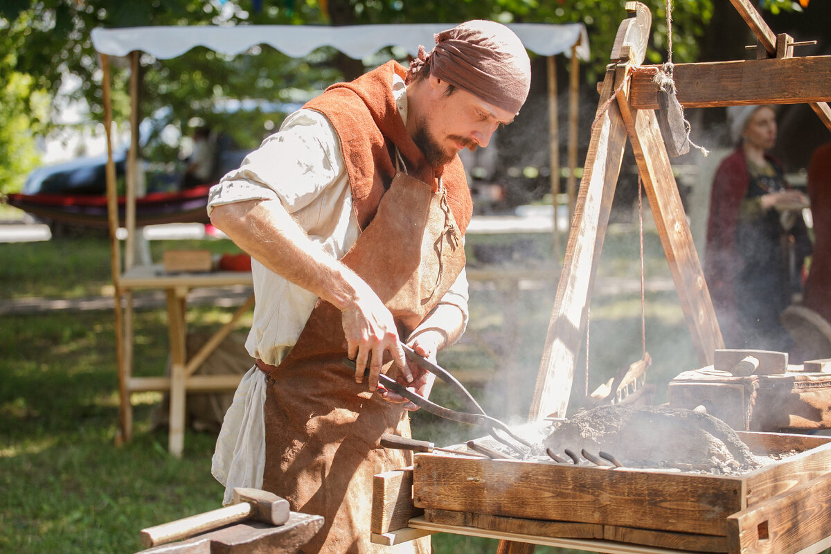 гончар мультяшный. гончарное дело презентация. ремесленник. гончар для меня разведет жаркий пламень. гончар для меня разведет жаркий пламень.