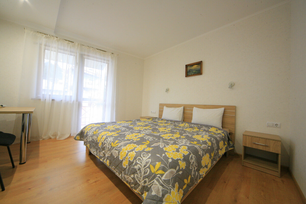 Двухкомнатный номер в гостевом доме Севиза.