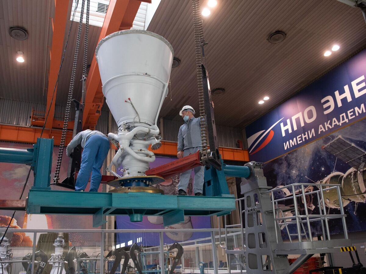   Сборка двигателя РД-171МВ на предприятии "Энергомаш"© РИА Новости / Илья Питалев