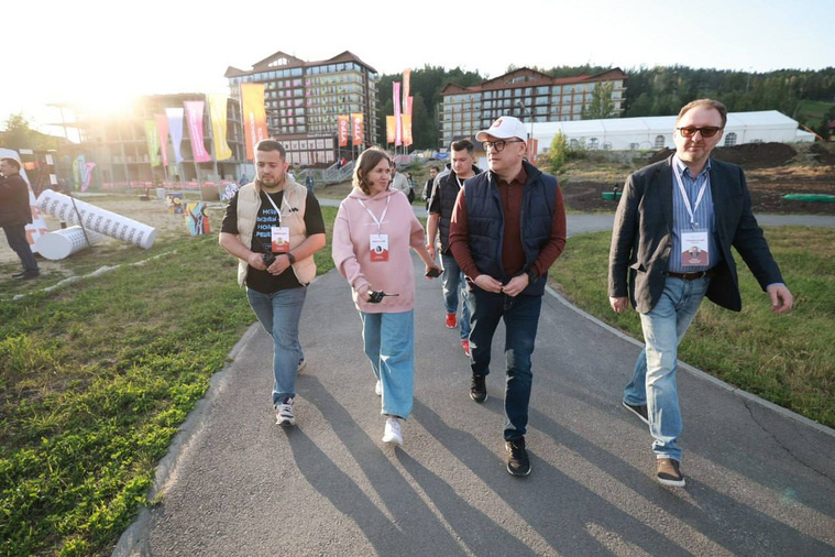    Алексей Текслер также посетил несколько площадок форума «УТРО»