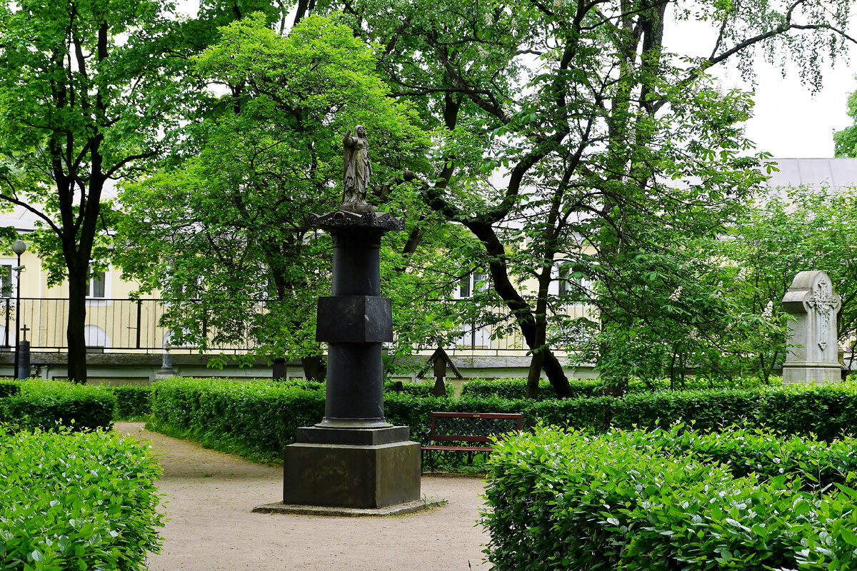 Тихвинское кладбище. Фото автора.