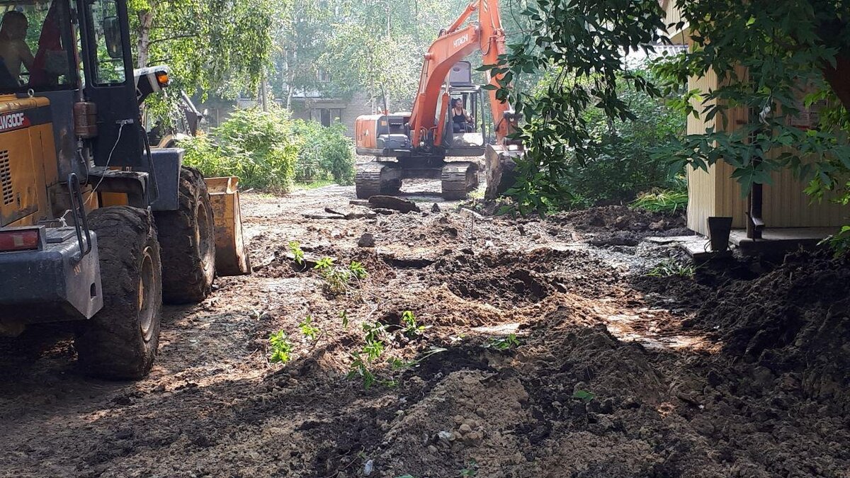    Жители деревни Кузьминка, расположенной на границе с Нижним Новгородом, жалуются, что луга заваливают крупными бетонными отходами. По их словам, здесь хотят организовать площадку по переработке бетона, но такие перспективы людей совсем не радуют.