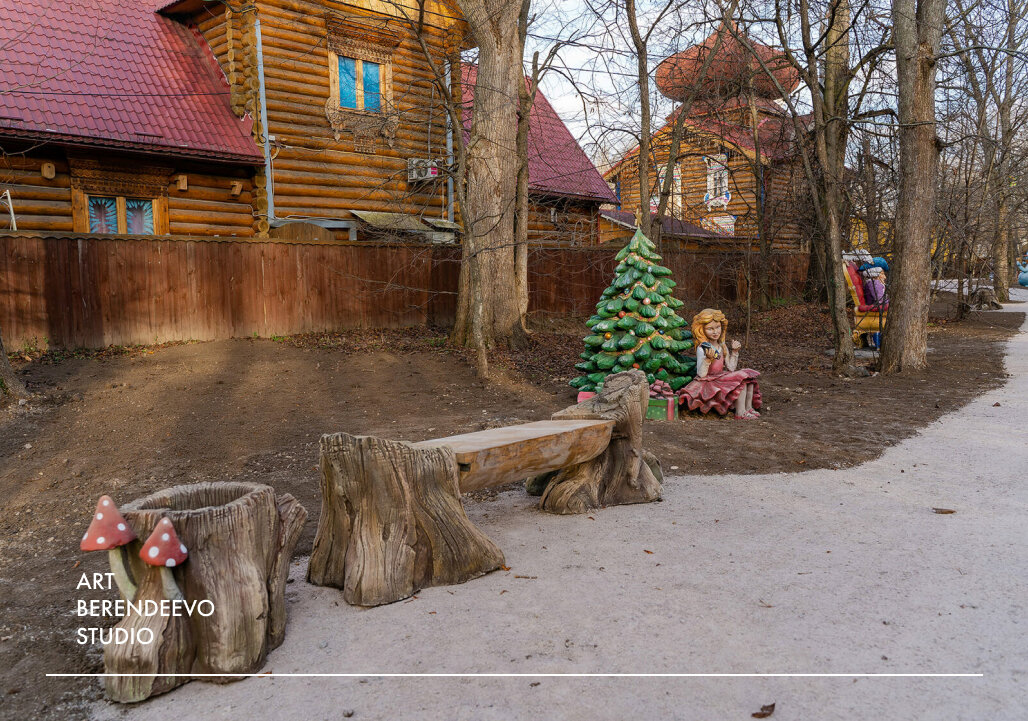 Скамейка из арт бетона с имитацией деревянной поверхности | Московская Усадьба Деда Мороза | ART BERENDEEVO STUDIO