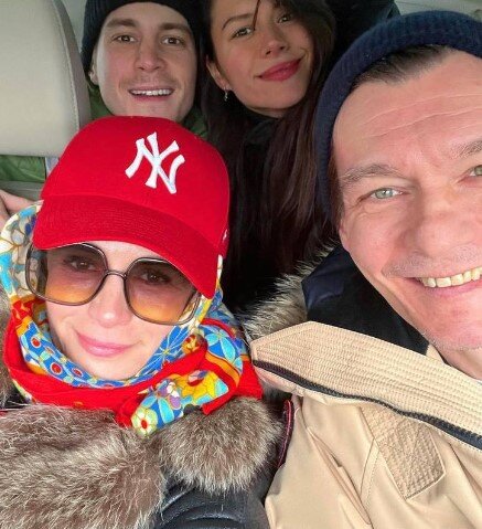 Филипп янковский фото с женой Филипп Янковский показал редкое фото с женой Оксаной Фандерой Дважды Два Дзен