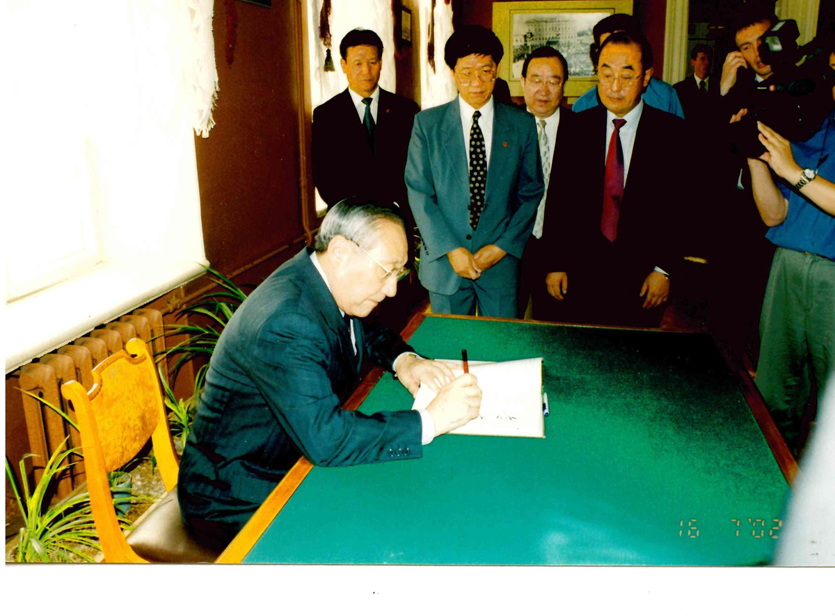 Запись в книге Почетных гостей университета.16 июля 2002 г.