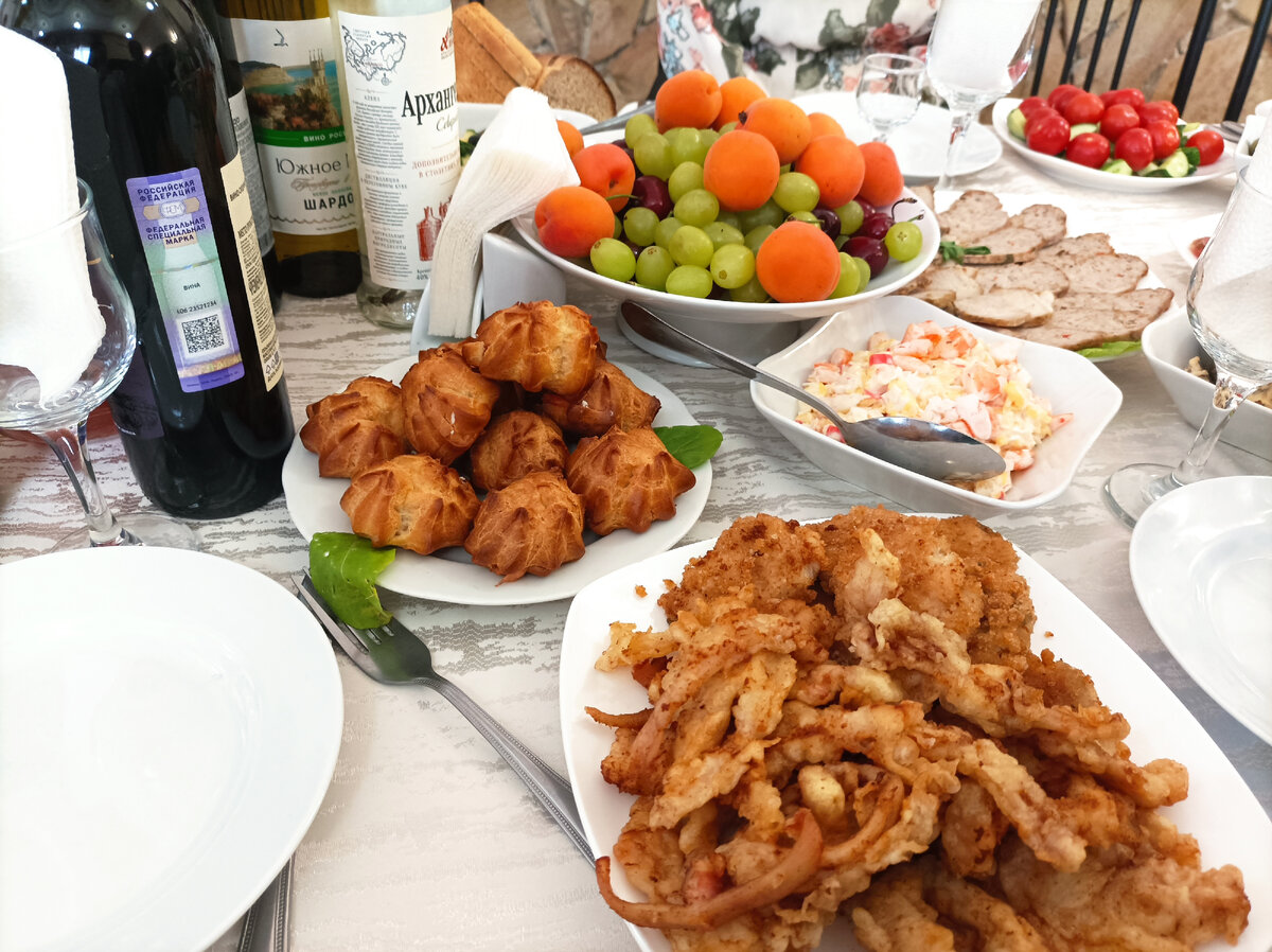 Стол справа от меня