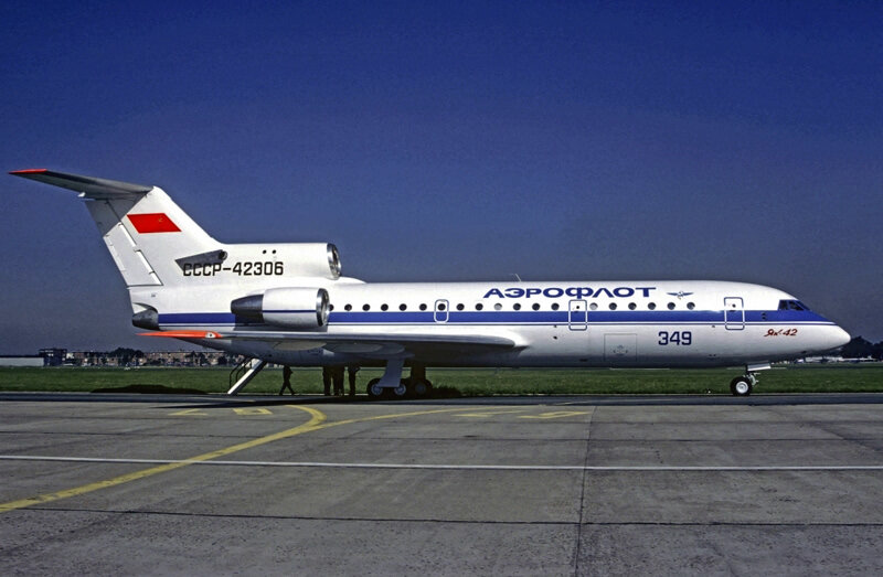 Аналогичный самолет, Фото 1981 года. https://commons.wikimedia.org/wiki/File:Aeroflot_Yakovlev_Yak-42_Volpati.jpg