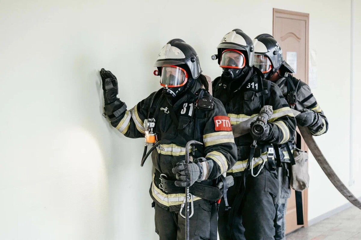 Пожарный совместных. Пожарный совместных. Пожарные учения. Пожарный совместных. Учения мчс.