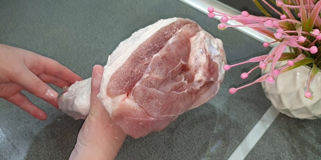Беру самое дешёвое мясо из рульки и вот что получается. Рецепт прессованного мяса